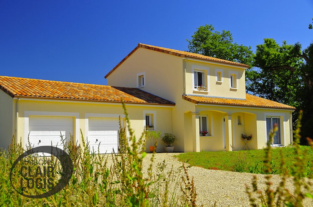 Maison traditionnelle avec double garage